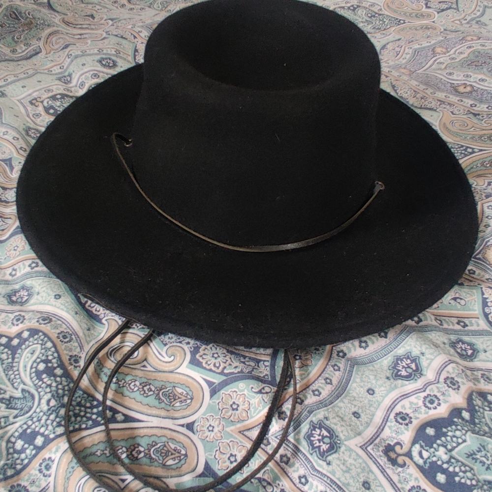 Chic Black Tilly  Women's Hat with Strap